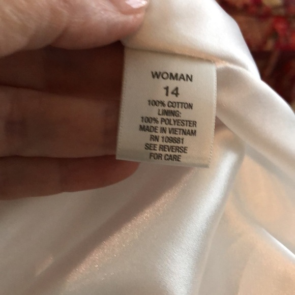 Dress Barn white eyelet, surplice front dress w/ruffle on one shoulder. Size 14 - Picture 10 of 11